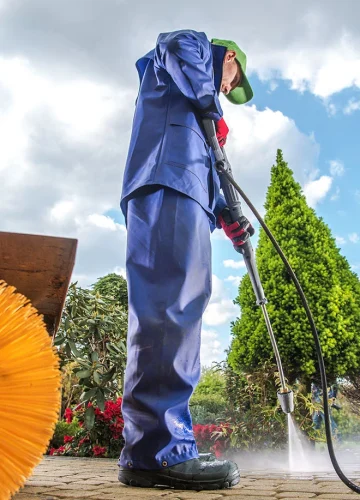 cleaning-residential-driveway-2021-08-26-23-04-56-utc